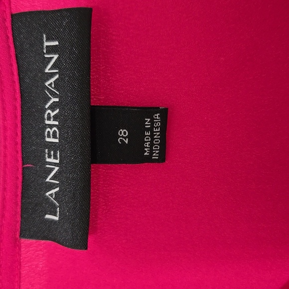 LANE BRYANT PLUS SIZE 28 BERRY PINK RUFFLE SLEEVE AND HEM BLOUSE 😍 - Picture 2 of 7